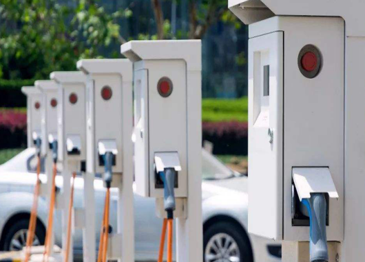 英國(guó)電動(dòng)汽車(chē)行業(yè)陷入困境，英媒：中國(guó)背鍋！